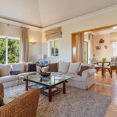 Elegante Ferienwohnung Mit Gemeinschaftspool Und Wellnessbereich * Funchal (Madeira)