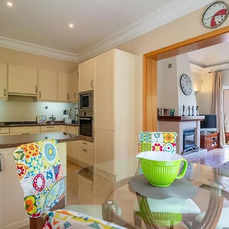 Elegante Ferienwohnung Mit Gemeinschaftspool Und Wellnessbereich Apartment *