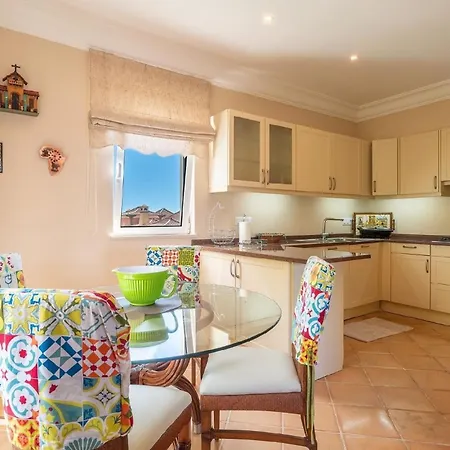 Elegante Ferienwohnung Mit Gemeinschaftspool Und Wellnessbereich * Funchal (Madeira)