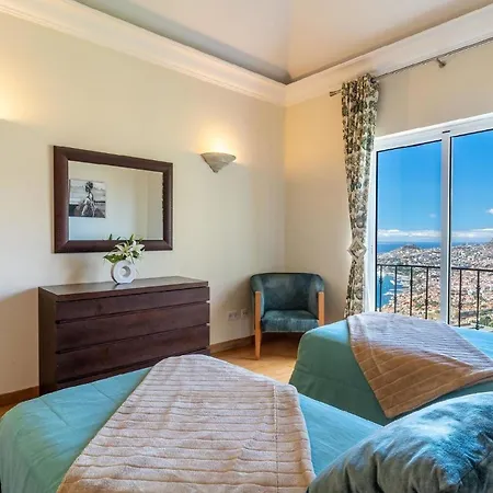 Apartment Elegante Ferienwohnung Mit Gemeinschaftspool Und Wellnessbereich Funchal (Madeira)