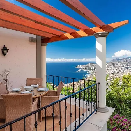 Apartment Elegante Ferienwohnung Mit Gemeinschaftspool Und Wellnessbereich Funchal (Madeira)