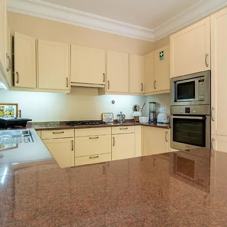 Elegante Ferienwohnung Mit Gemeinschaftspool Und Wellnessbereich *