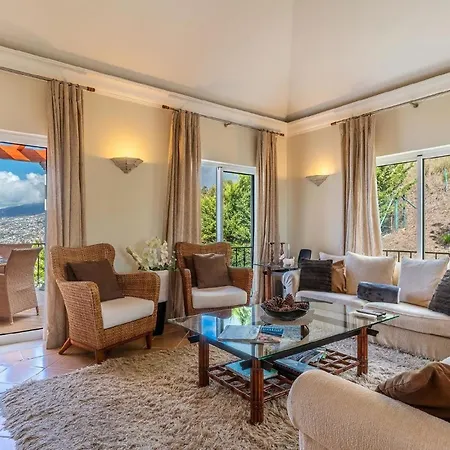 Elegante Ferienwohnung Mit Gemeinschaftspool Und Wellnessbereich * Funchal (Madeira)